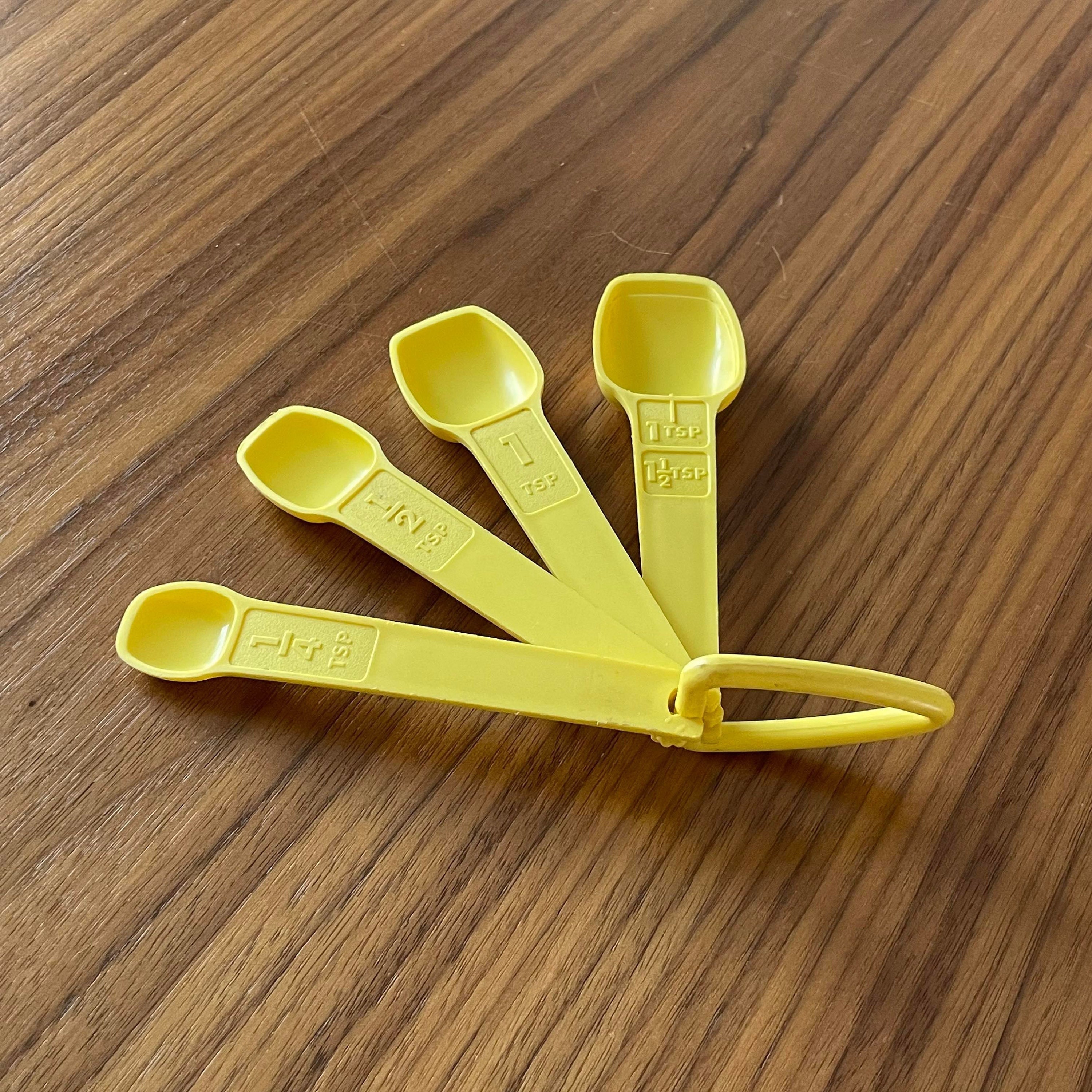 Tupperware Measuring Spoons with Ring Holder Vintage