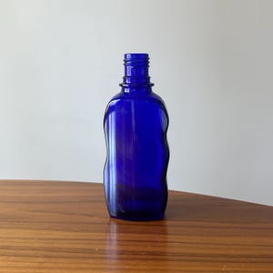 Vintage Cobalt Blue Bottle, Blue Decor, Cobalt Blue Vase, Vintage Bottle Vase, Table Centerpiece/Cobalt Home Decor, Cobalt Wedding