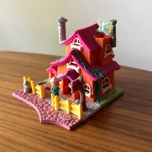 1994 Polly Pocket Compact, Barclay’s Cottage from the Animal Wonderland Collection, 1994 Bluebird, England, Polly Pocket Compact
