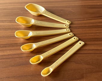 Tupperware Measuring Spoons, Set of Six, Yellow, Vintage Tupperware, Vintage Measuring Spoons