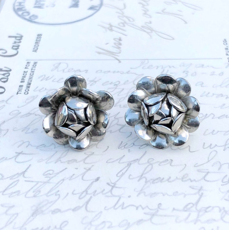 Flower Earrings Clip-on Earrings Silver Earrings Silver Flower Screwback Earrings Vintage Screwback Vintage Earrings