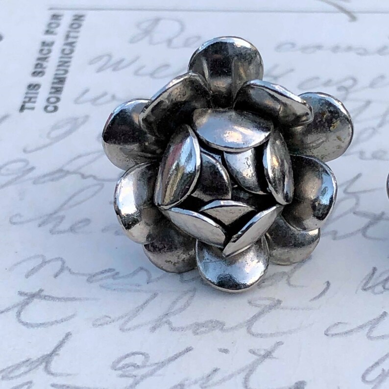 Flower Earrings Clip-on Earrings Silver Earrings Silver Flower Screwback Earrings Vintage Screwback Vintage Earrings