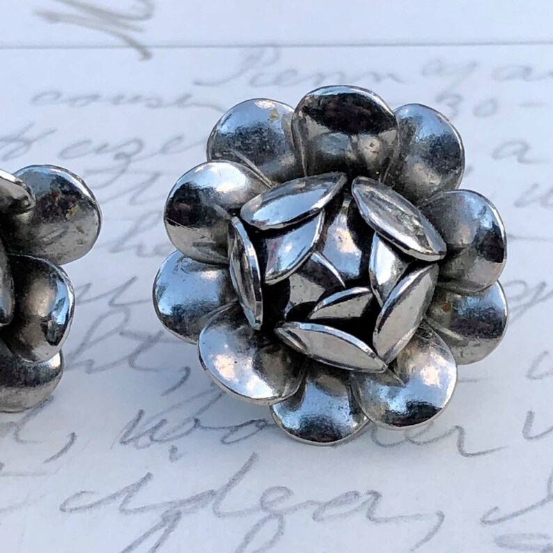 Flower Earrings Clip-on Earrings Silver Earrings Silver Flower Screwback Earrings Vintage Screwback Vintage Earrings