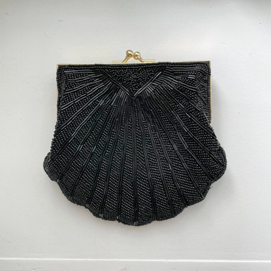 Vintage Magid White Beaded Seashell Shaped Purse Handbag – Shop Cool Vintage  Decor