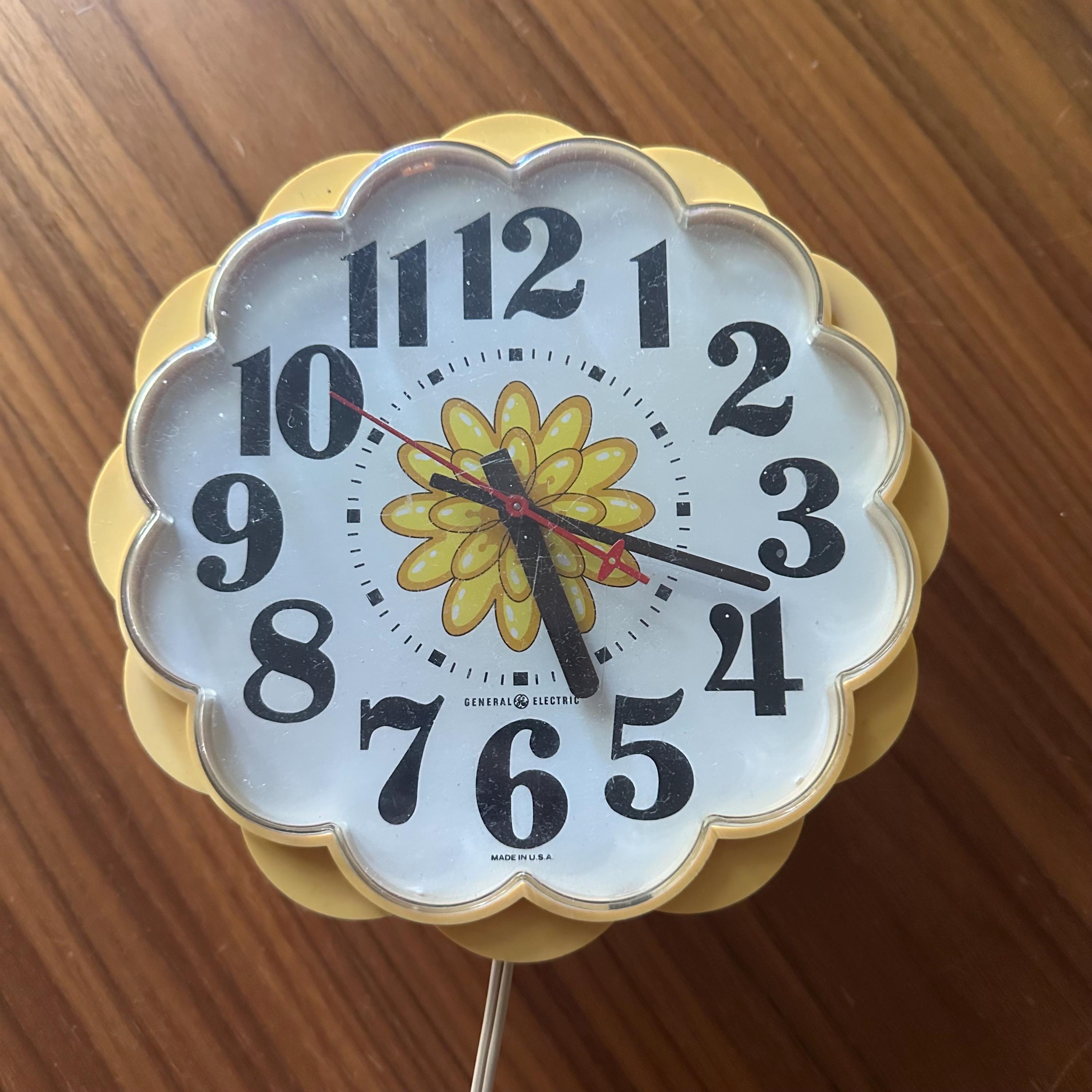 Vintage General Electric Daisy Wall Clock - Etsy