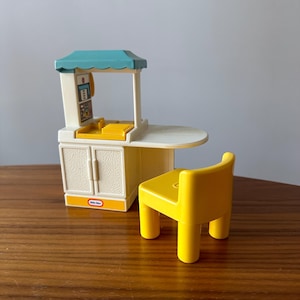 Little Tikes Dollhouse Kitchen, Vintage Little Tikes, Dollhouse Decor, Mini Kitchen, Miniature Little Tikes, Vintage Toys, Little Tikes