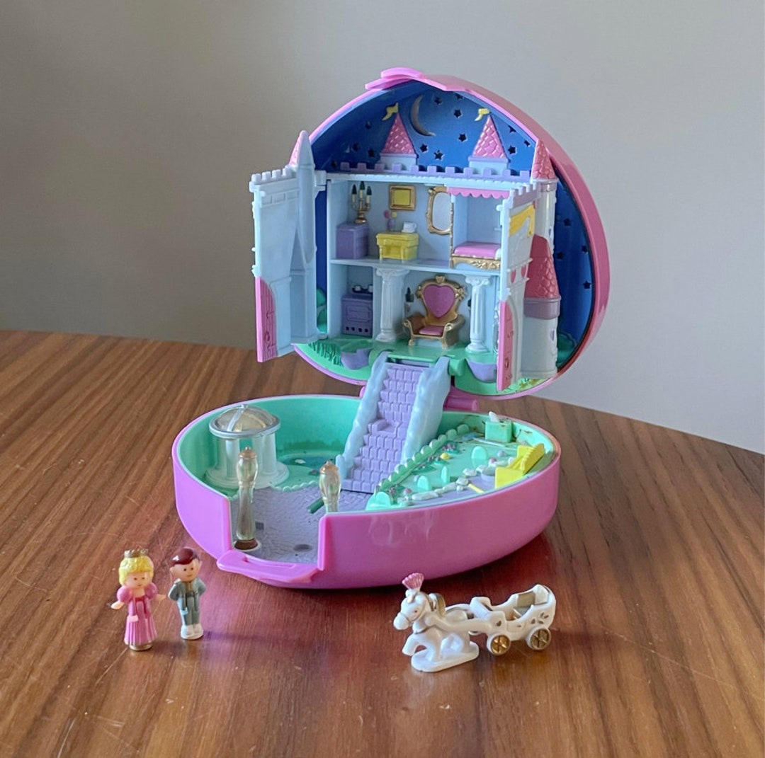 Polly Pocket x FRIENDS Collector Compact 