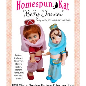 Puede incluir: Un patrón de costura digital para un disfraz de bailarina del vientre para muñecas de 33 cm y 40 cm. El patrón incluye un top de bikini, una chaqueta bolero, pantalones de harén, un sombrero, un velo y zapatos. La imagen muestra dos muñecas con el disfraz en rosa y azul.