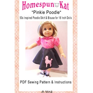 Puede incluir: Patrón de costura PDF para una falda y una blusa estilo años 50 inspiradas en el caniche para muñecas de 45 cm. El patrón incluye una blusa rosa con lunares blancos y una falda negra con una aplicación de caniche rosa. El patrón se titula "Pinkie Poodle" y es de Homespun Kat. © 2016.