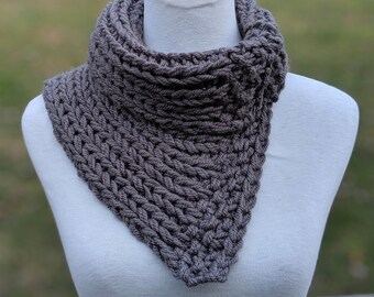 Chunky Knit Infinity Scarf, Knitted Neck Warmer with Collar, Chunky Knit Scarf Handmade, Winter Cowl Neckwarmer, Knitted Scarf Gift for Her.