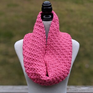 Crochet Infinity Scarf Birthday Gift for Her. Handmade Bulky Crochet Cowl Scarf. Cozy Winter Chunky Scarf Neckwarmer for Women or Teen.