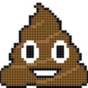 Puede incluir: Un emoji de caca pixelado marrón con una cara sonriente blanca y dos ojos blancos.