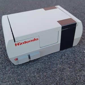 Nintendo Entertainment System (NES) game console facsimile (miniature) trinket / jewelry box, dice holder, etc.