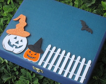 Jack O' Lantern in Witch Hat by a Fence trinket / jewelry / storage box