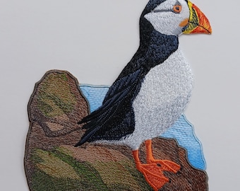 Broderad lapp med lunnefågel 13,5 x 17,5 cm