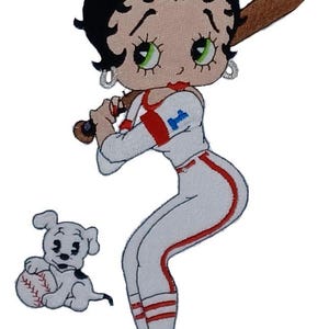 Peut inclure: Une image de dessin animé d'une joueuse de baseball féminine portant un uniforme blanc et rouge avec une casquette de baseball rouge avec un "B" blanc dessus. Elle tient une batte de baseball brune et est en position de frappe. Un petit chien blanc avec des taches noires tient un ballon de baseball dans ses pattes.