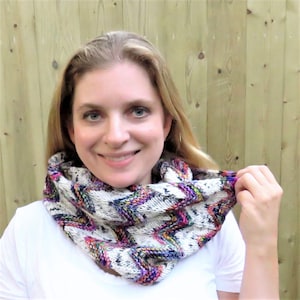 Totality Cowl Pattern - knit infinity scarf instructions using worsted weight yarn chevron easy PDF