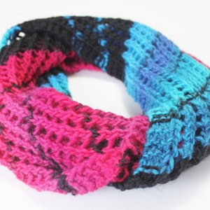 Hot Flashes Cowl Pattern - knit cowl / infinity scarf using heavy worsted aran weight yarn - great for self-stripe and hand-dyed yarns!