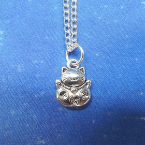 Maneki-Neko Necklace - Cat Jewellery - Japanese Lucky Cat - Good luck Charm - Silver Pendant & Chain - Prosperity and Good Fortune