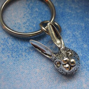 Llavero de liebre - Llavero de conejo - Llavero de Ostara - Eostre