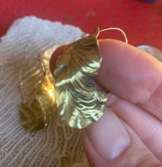 Handmade leaf pattern gold earrings - image 1