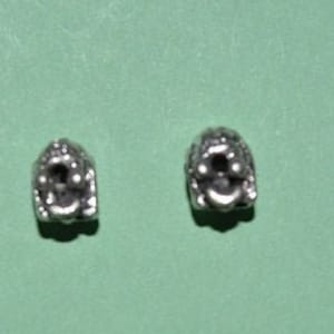 2 - Tibetan Style Silver Small Skull spacer beads  (3026050) F103