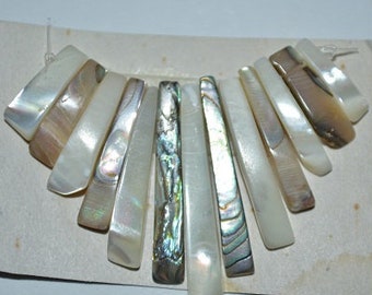 13 Stk. Echtes Abalone und weißes Perlmutt Mini Halsband - Kleopatra Stil (2044040)