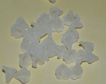 Adorable White Acrylic Lily Flower Beads (2043901)