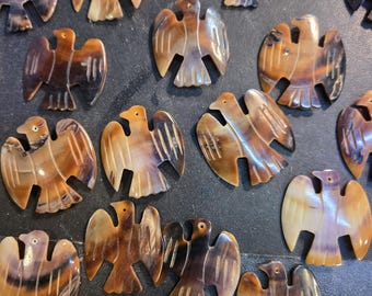 Vintage geschnitzte Brown Lip Shell Donnervogel Charms - (2041569) Bay-BL1