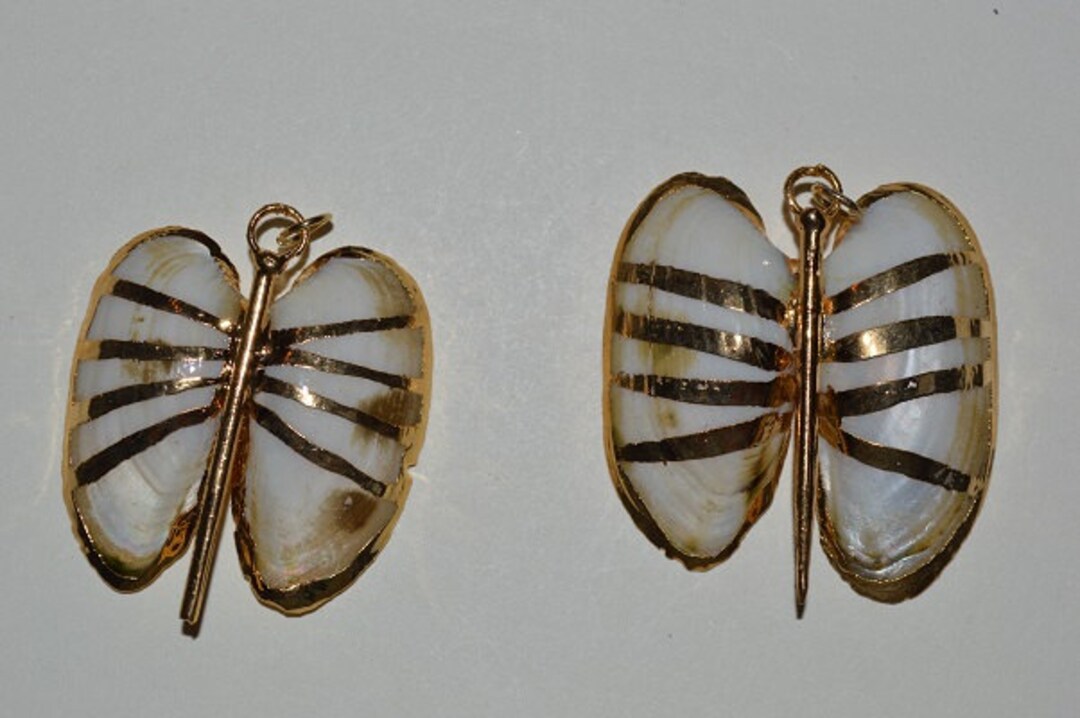 Pendenti vintage con conchiglia a farfalla bordati in oro 24kt. Gioielli fai da te, componenti