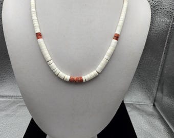 Handgefertigte weiße Heishi Kette mit roter Schaumkoralle, 50cm (1050163) BayI-R2