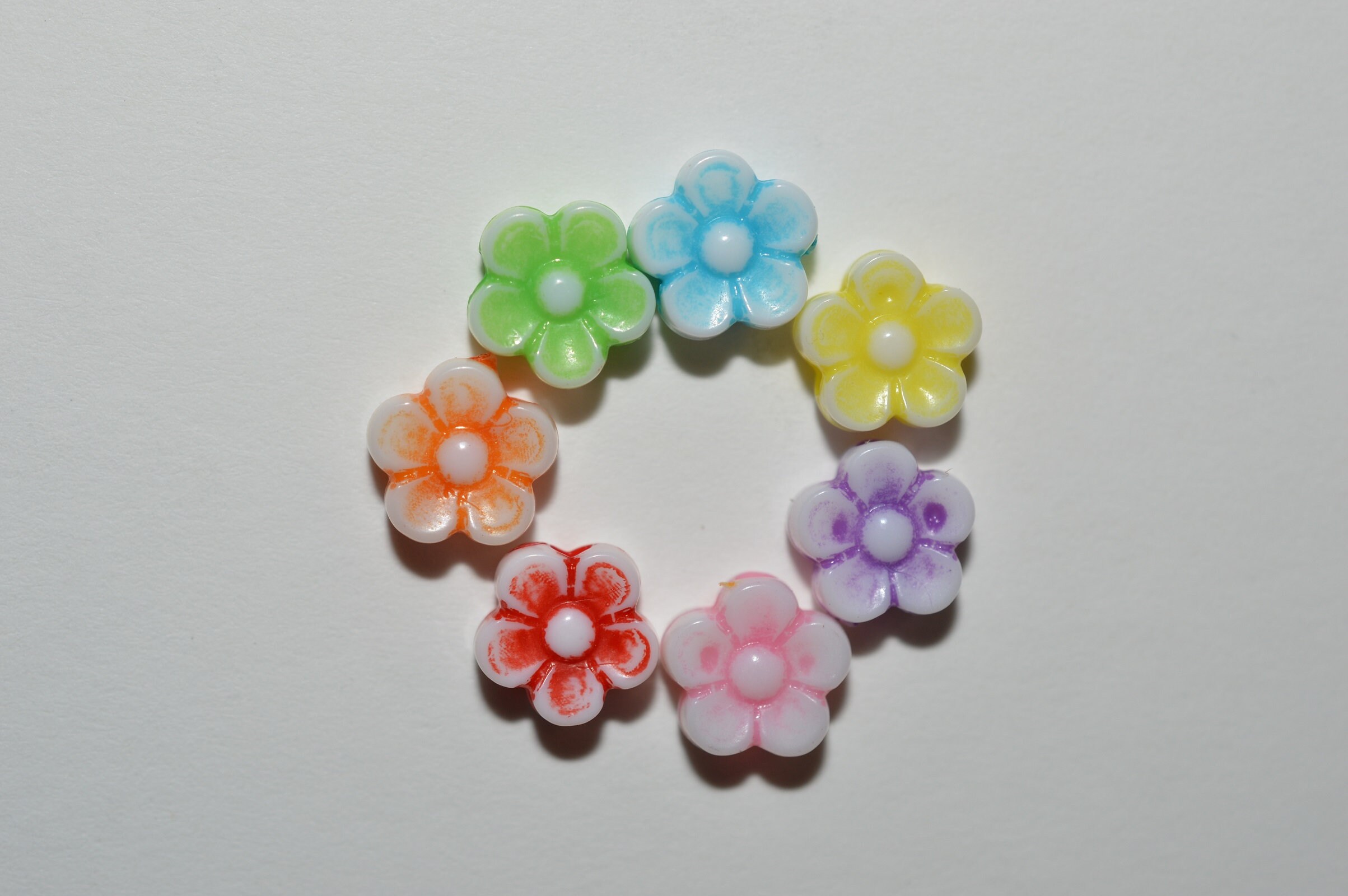 Large Flower Lucite Acrylic Plastic Beads Caps, 30mm, Pack of 15 Mixed  Colours, Red, White, Blue, Pink, Beads for Jewelry Making 