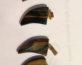Vintage Tigereye Tusk shaped pendants.(1060210)BayD-TE1-7