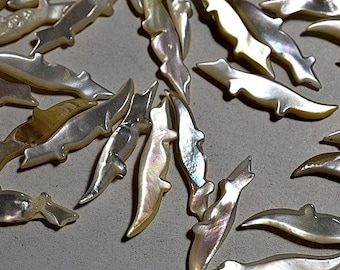 Vintage, Korean Mother-of-Pearl Shell carved Alligator fetish beads. Tribal, Native American fetishes. (2041613) Q3-3-03