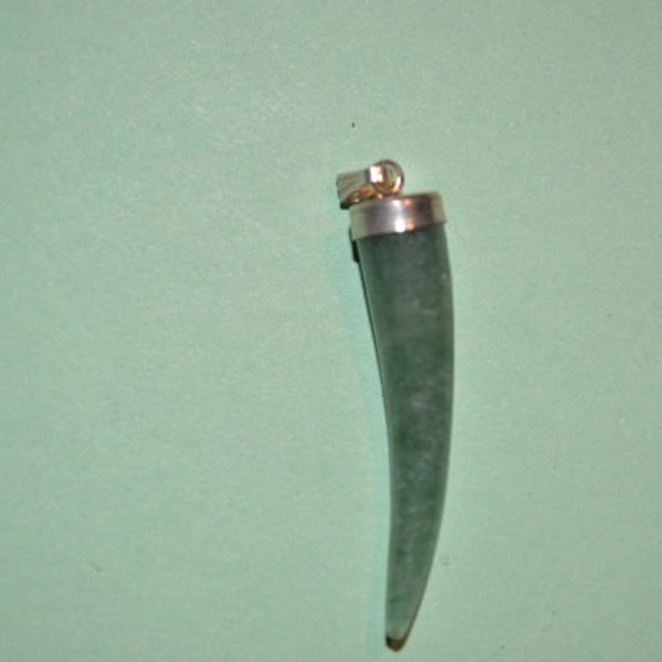 Aventurine Horn shaped pendants. (1060038)BayD-LP2