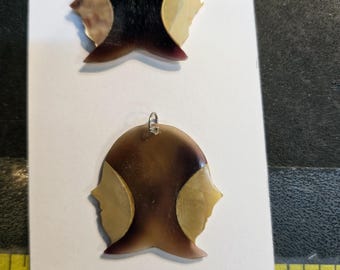Vintage Mother of Pearl and Brown Agate Double Women Head Pendant. (1060658)BayE-BH1
