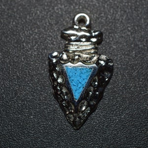 Vintage Silber Pfeilspitzen Charm mit Türkis Chip Center Anhängern, Southwest Style (1060551 - MP5-2-03)