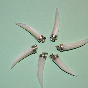Vintage Mother of Pearl Horn shaped pendants. (1060037)BayE-MOP-02