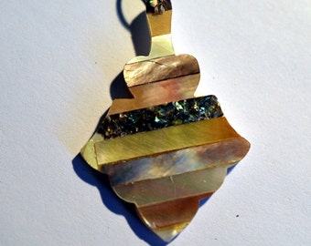 Vintage Mother of Pearl and Abalone Shell Intarsia Pendant (1060405) BayE-MOP12