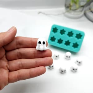 Miniature ghost Silicone Mold - 8 Cavities for Wax, Soap, and Earring Creations, Halloween ghost mold