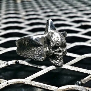 925 Sterling Silver Star Skull Ring / silver gothic ring / goth skull ring / biker ring / memento mori ring / bones ring / rocker ring