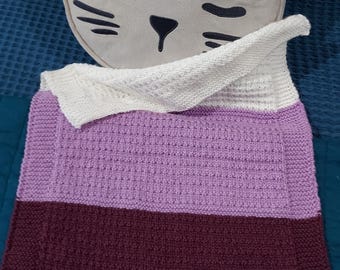 Lila & Weisse 3-Block Strickdecke | Handgestrickt | Handgemachte Baby Decke | Weiches und gemütliches Baby-Geschenk