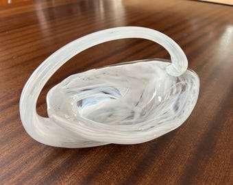 Cuenco soplado a mano estilo Ozark con asa, remolino blanco y transparente