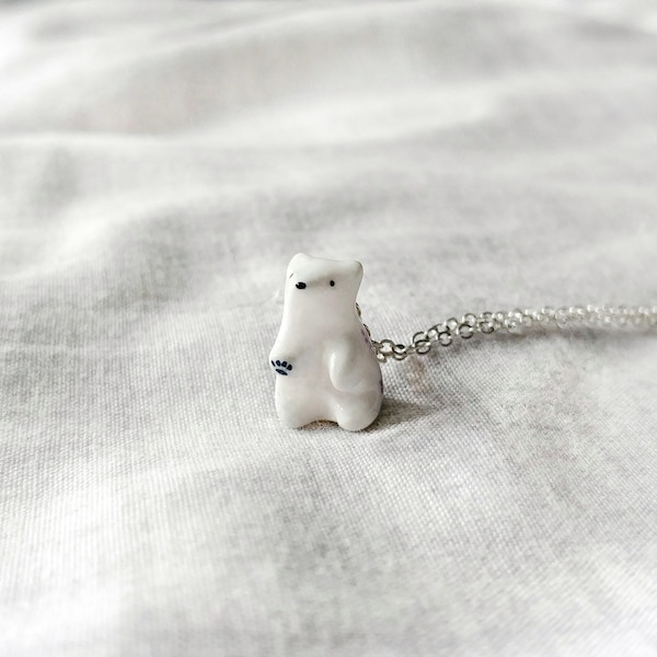 Collar pequeño de plata con osito