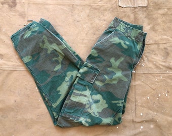 Tropical ‘60s Camo Pants 28 Waist