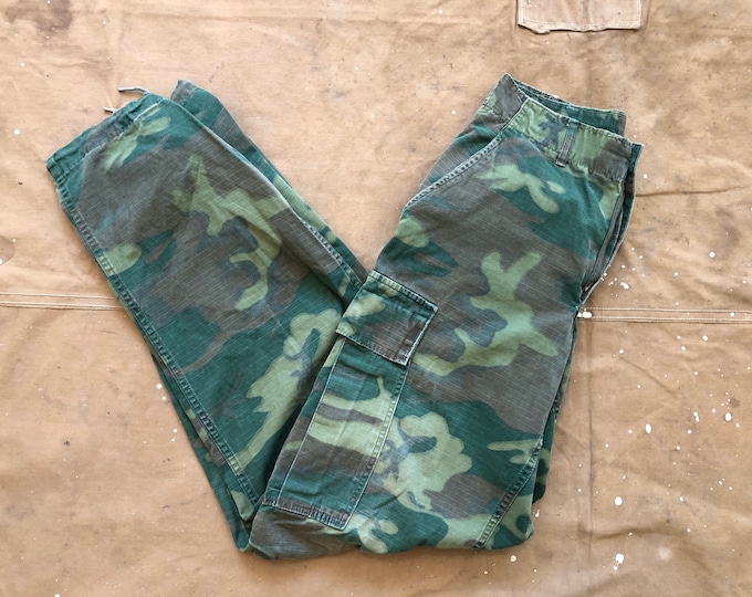 Tropical ‘60s Camo Pants 28 Waist