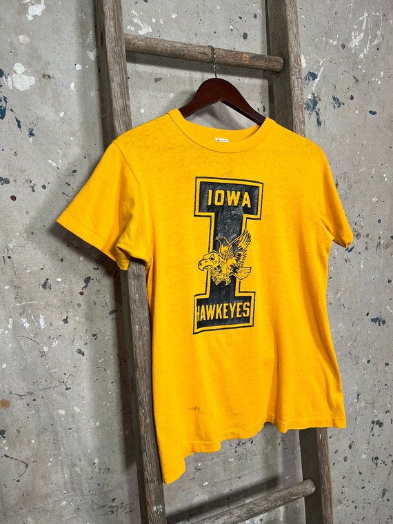 1980s Iowa University T-shirt Hawkeyes - image 3