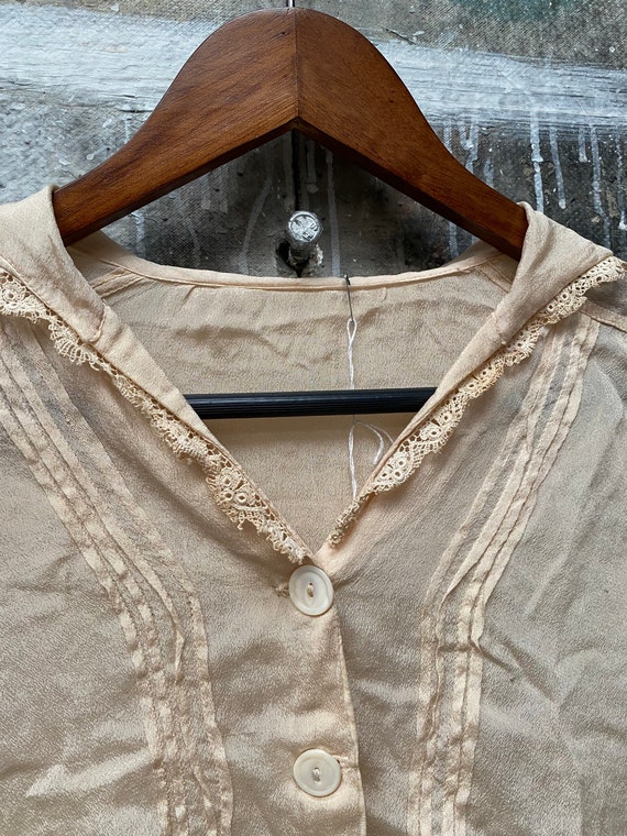 Early Antique Tissue Silk blouse - image 3
