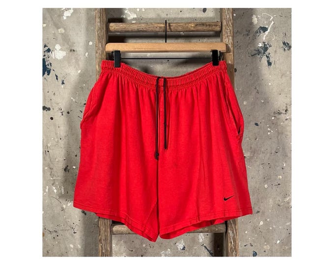 Faded Red '90s NIKE Shorts USA