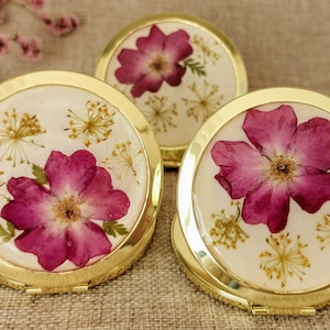 Mini Makeup Compact Pocket Mirror, Vintage Cosmetic Mirror with real Flower, Gold Metal Portable Two-side Folding Makeup Mirror, Mom Gift
